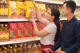 Tết Việt, tặng nhau lời chúc giàu sang Quangcao 1480516231352