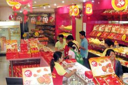 Twenty-year-old Kinh Do carries on with food lines 2372 Thumb