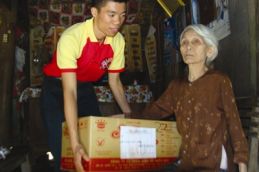 Kinh Đô ủng hộ 10 tấn bánh cho đồng bào vùng lũ 1575 Thumb